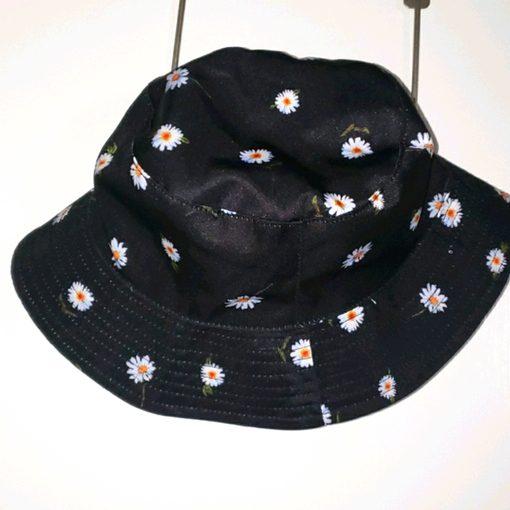 Alice + Olivia Reversible bucket hat